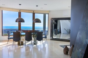 Dining - Villa 'Infinity Barcelona' with Sea View, Wi-Fi and Air Conditioning (Alella)