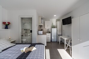 1 quarto, Wi-Fi de cortesia, roupa de cama