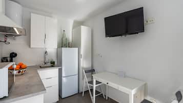 Een koelkast, een magnetron, een kookplaat