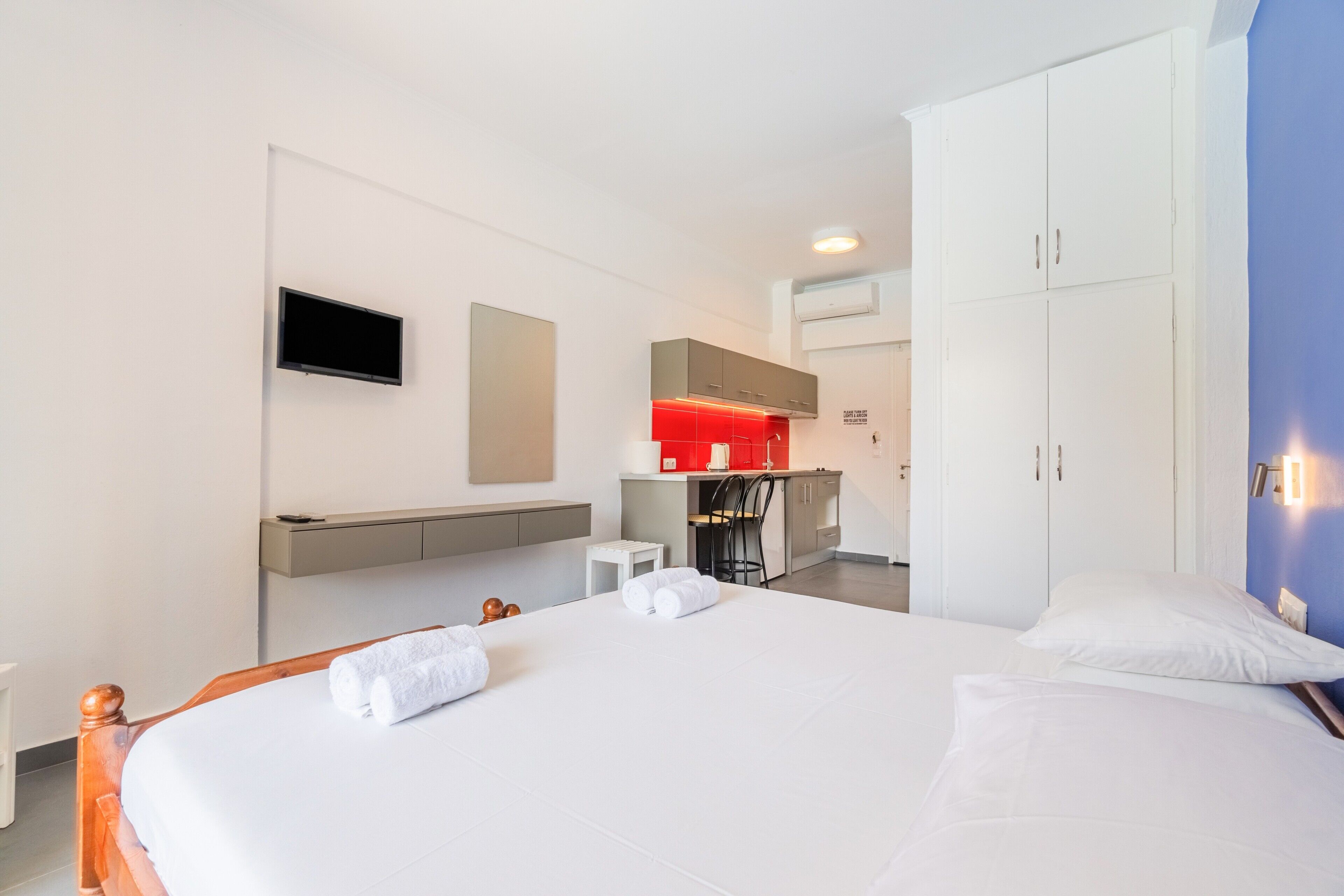 1 habitación, tabla de planchar con plancha, wifi gratis y ropa de cama 