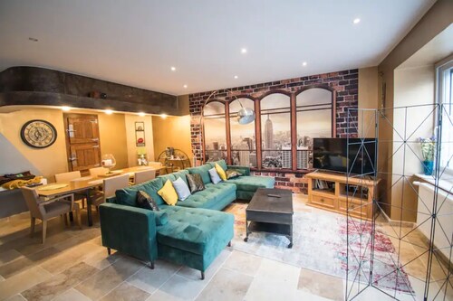 Villa 'Les Dames Du Pont' with Private Terrace and Wi-Fi