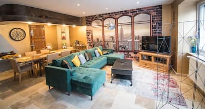 Villa 'Les Dames Du Pont' with Private Terrace and Wi-Fi