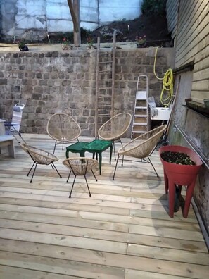 Terrace/patio - Villa 'Les Dames Du Pont' with Private Terrace and Wi-Fi (Pontgibaud)