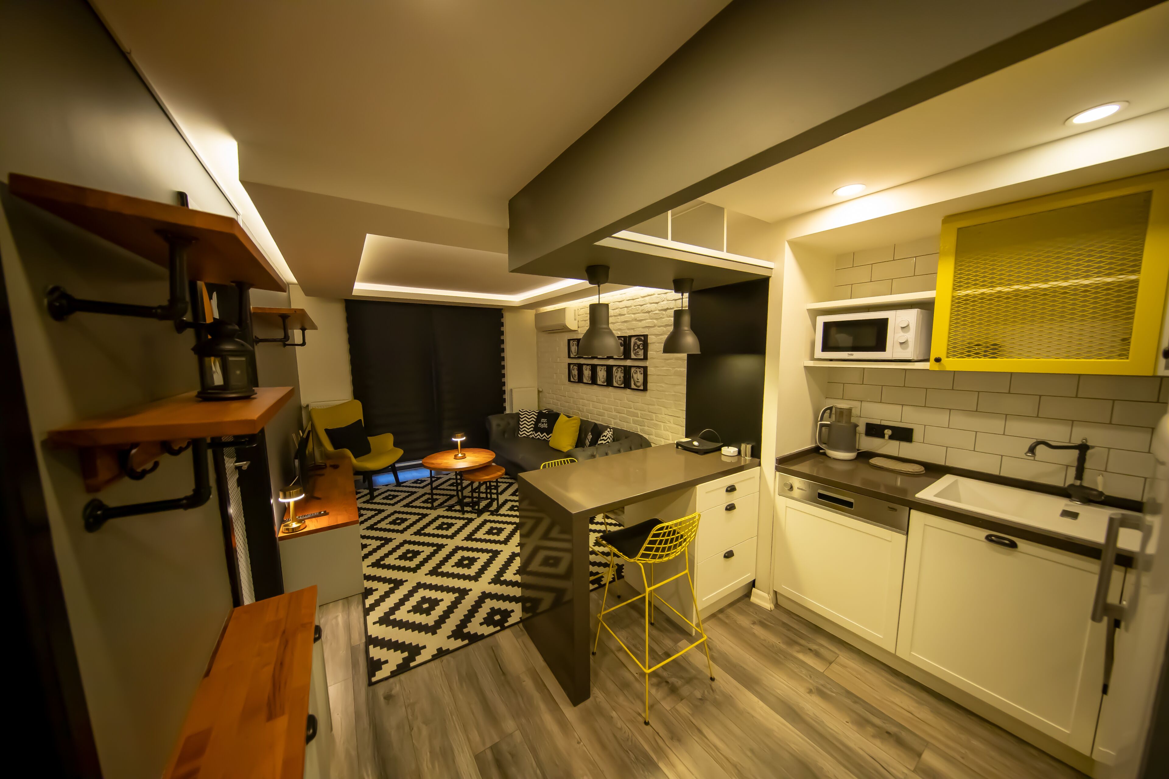 Deluxe Double Room | In-room dining