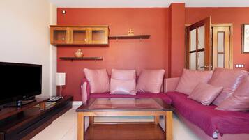 TV, streaming services, stereo