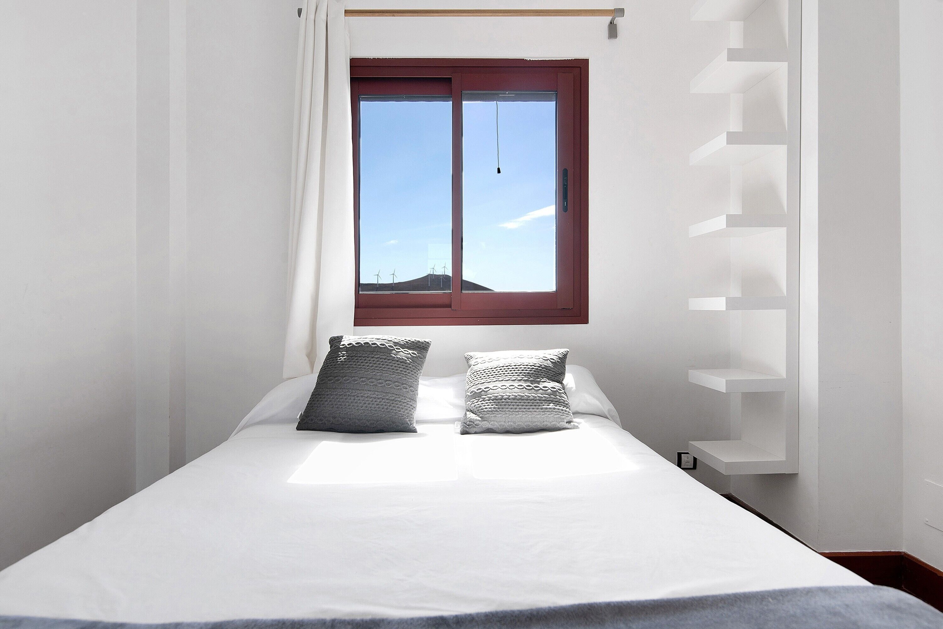 3 makuuhuonetta, silitysrauta/-lauta, ilmainen Wi-Fi, vuodevaatteet