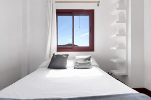 3 bedrooms, iron/ironing board, free WiFi, bed sheets - Vacation Home 'Chalet Vacacional El Agujero' with Sea View, Private Pool and Wi-Fi (Gáldar)