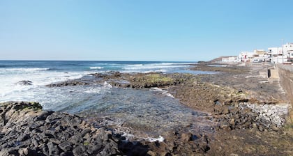 Ferienhaus 'Chalet Vacacional El Agujero' mit Meerblick, privatem Pool und WLAN