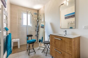 Douche, sèche-cheveux