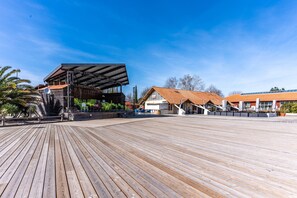 Terrace/patio - Chalet "Mobilehome Bernard" with Private Garden & A/C (Gastes)