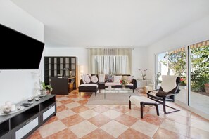 TV - Vacation Home "Paraíso" with Sea View, Pool & Wi-Fi (Puerto de la cruz)