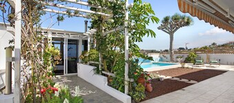 Vacation Home "Paraíso" with Sea View, Pool & Wi-Fi