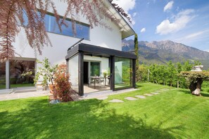 Exterior - Studio Apartment "Casa Sonngart" with Mountain View, Private Pool & Wi-Fi (Parcines)