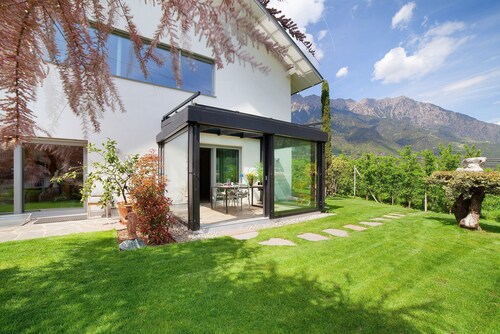 Einzimmerapartment "Casa Sonngart" mit Bergblick, privatem Pool & WLAN