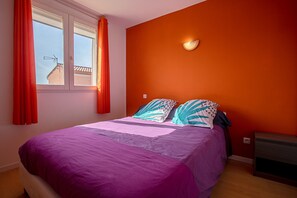 4 bedrooms, iron/ironing board, free WiFi