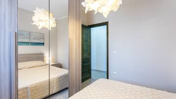 1 bedroom, bed sheets