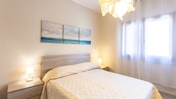 1 bedroom, bed sheets