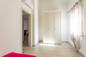 Interior - Apartment 'Casa Macis Vista Mare' with Sea View, Private Terrace and Air Conditioning (Isola Rossa)