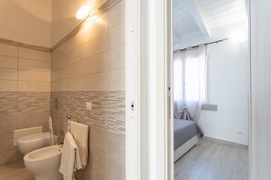 2 bedrooms, iron/ironing board, bed sheets - Apartment 'Casa Macis Vista Mare' with Sea View, Private Terrace and Air Conditioning (Isola Rossa)