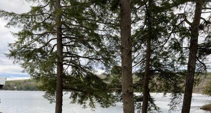 Quiet Lakefront Cabin on Crystal Lake