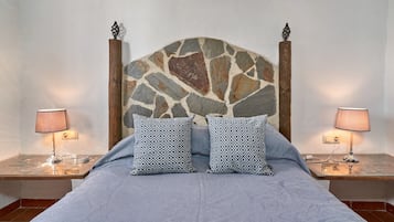 2 bedrooms, iron/ironing board, free WiFi, bed sheets