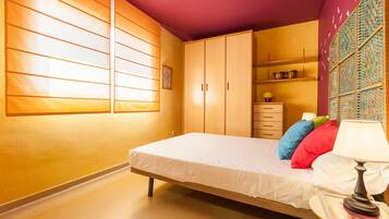 3 chambres, fer et planche à repasser, Wi-Fi gratuit, draps fournis