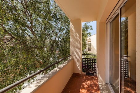 Enceinte de l’hébergement. Maison de vacances 'La Cantonada' avec terrasse privée