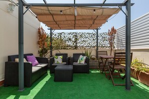 Outdoor dining - Holiday Home 'La Cantonada' with Private Terrace (Sant Pere de Ribes)