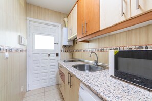 Frigorifero, microonde, piano cottura, macchina per tè/caffè