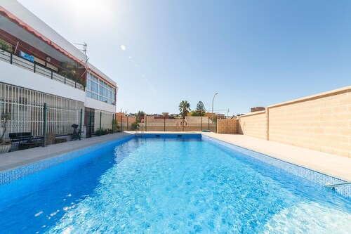 Studio 'Gaviotas 4' with communal pool, Wi-Fi and air conditioning