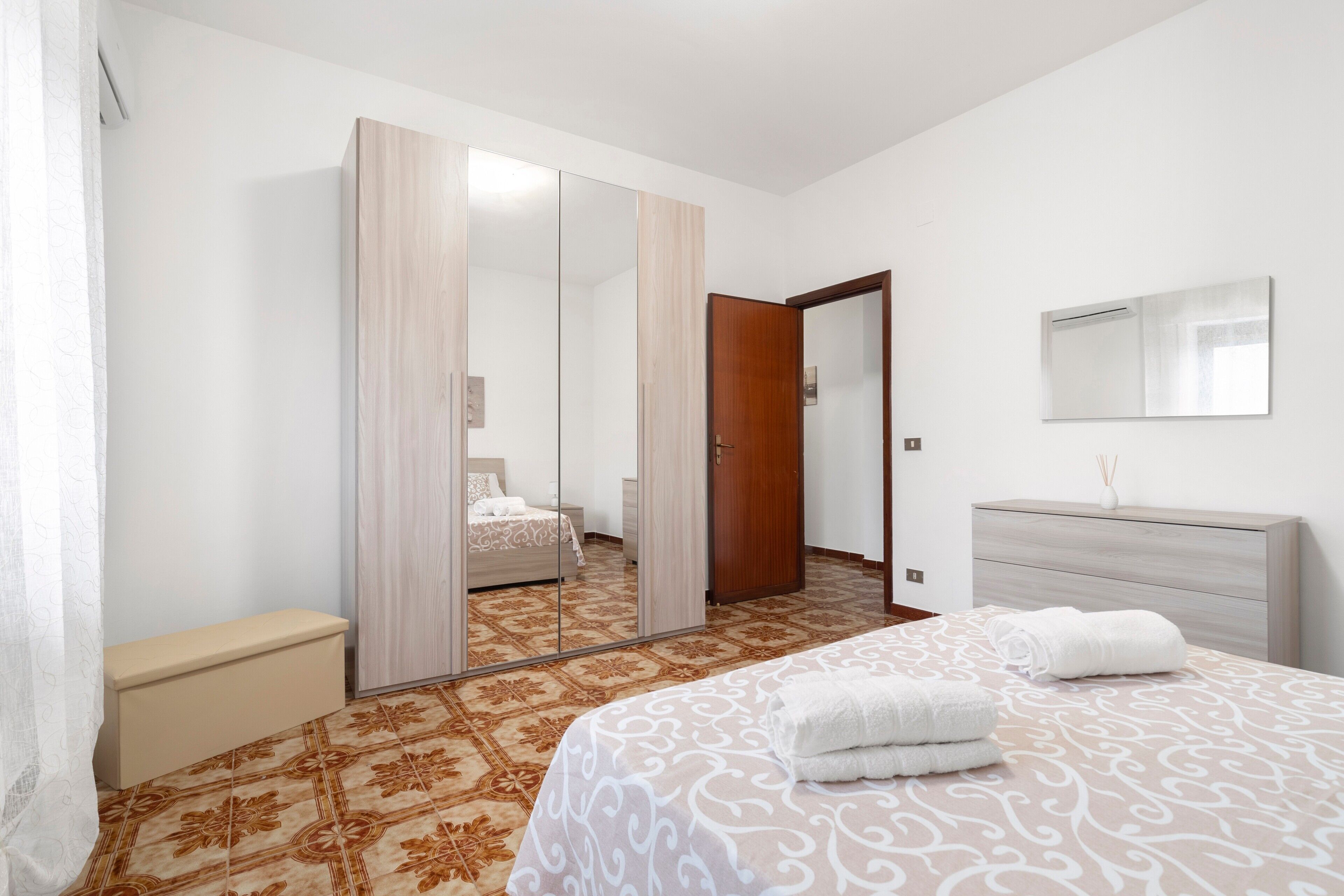 2 habitaciones, tabla de planchar con plancha y wifi gratis 