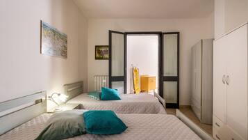 3 chambres, fer et planche Ă repasser, draps fournis