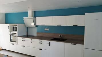 Micro-ondes, four, plaque de cuisson, lave-vaisselle