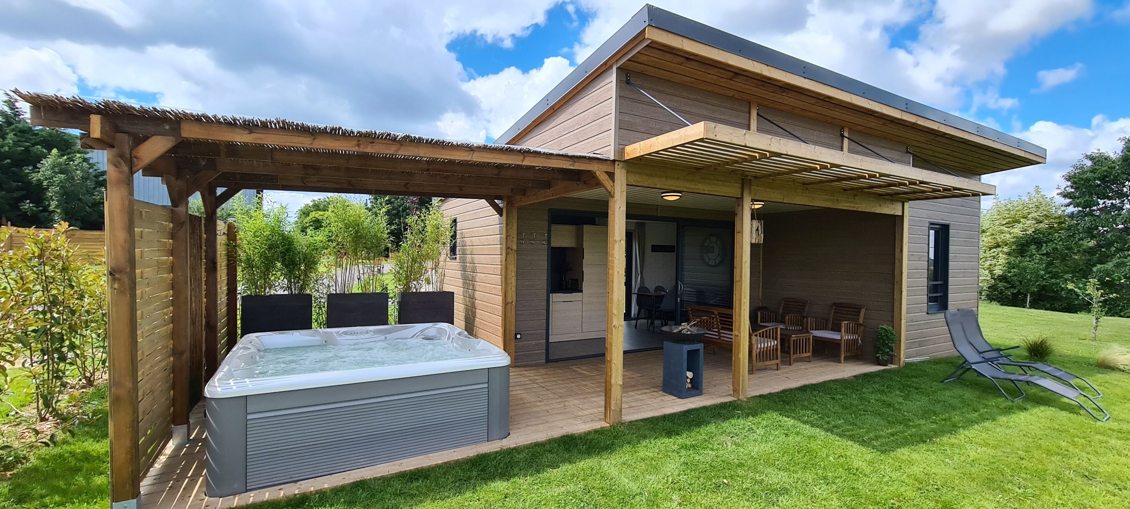 Family Cottage | Minibar, blackout curtains, soundproofing, travel cot