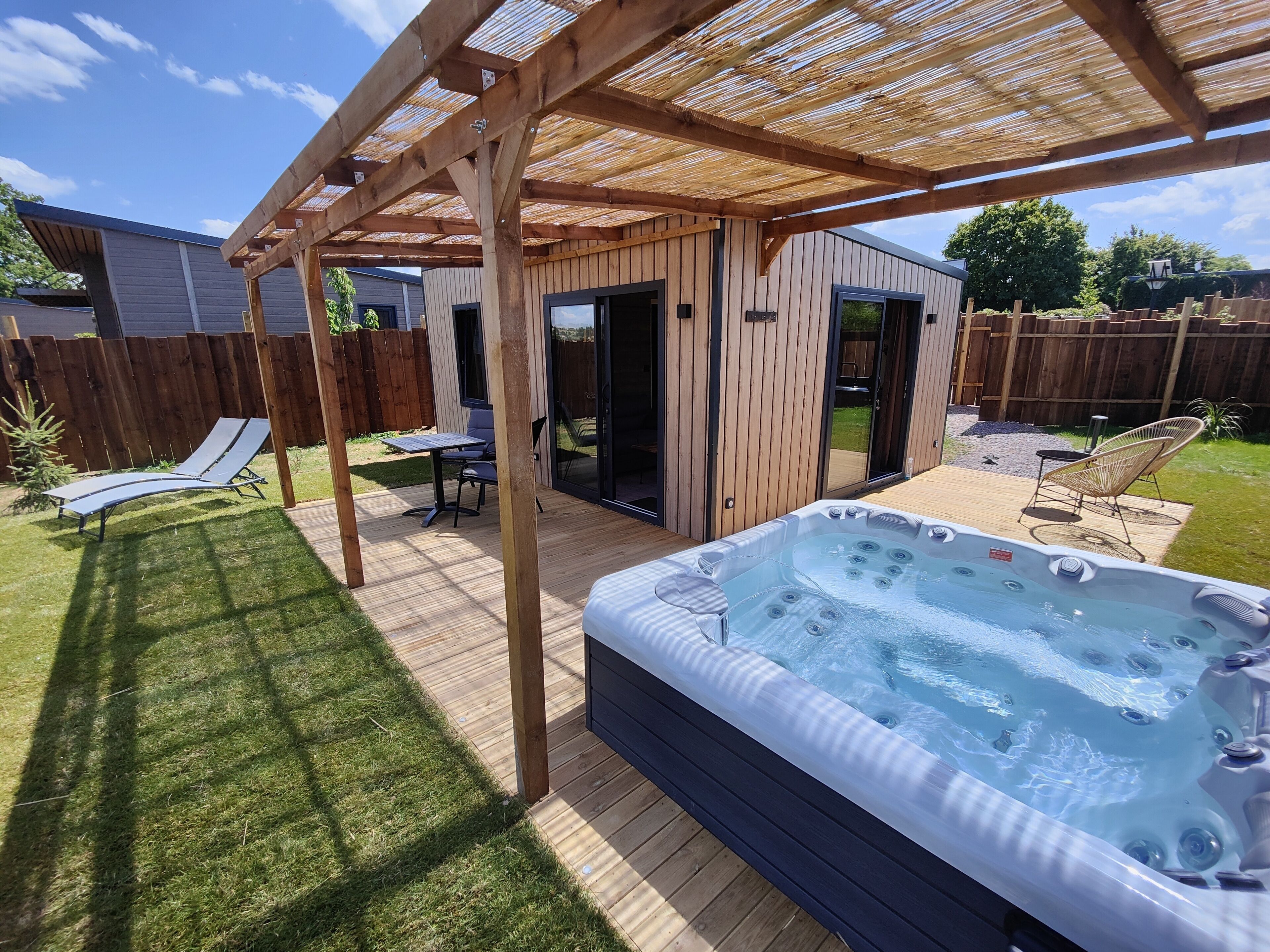 Premium Cottage | Private spa tub