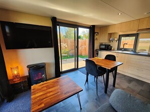 Premium Cottage | Living area | 120-cm LED TV with digital channels, TV, Netflix - Domaine des Graminées (Jeanménil)
