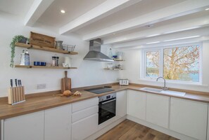 Dishwasher, high chair - 3 bedroom accommodation in Falmouth (Falmouth)