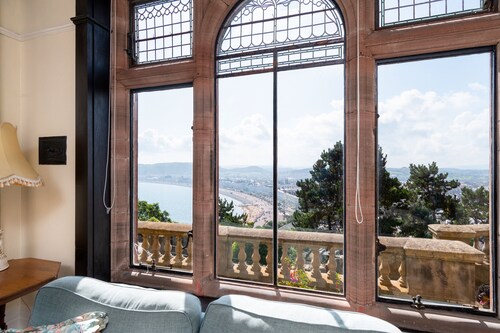 Glain Orme - Vier Schlafzimmer Kleines Landhaus, Schläft 10