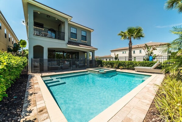 Outdoor pool, a heated pool - Reunion Resort- Pool, Spa, Game Room, Disney, Golf Course, No resort Fees (Reunion)