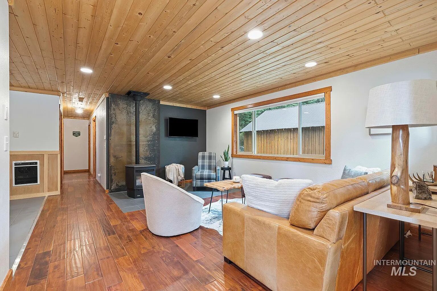 Sweet Cottage in the Heart of McCall. Walk to great coffee, restaurants, & lake.