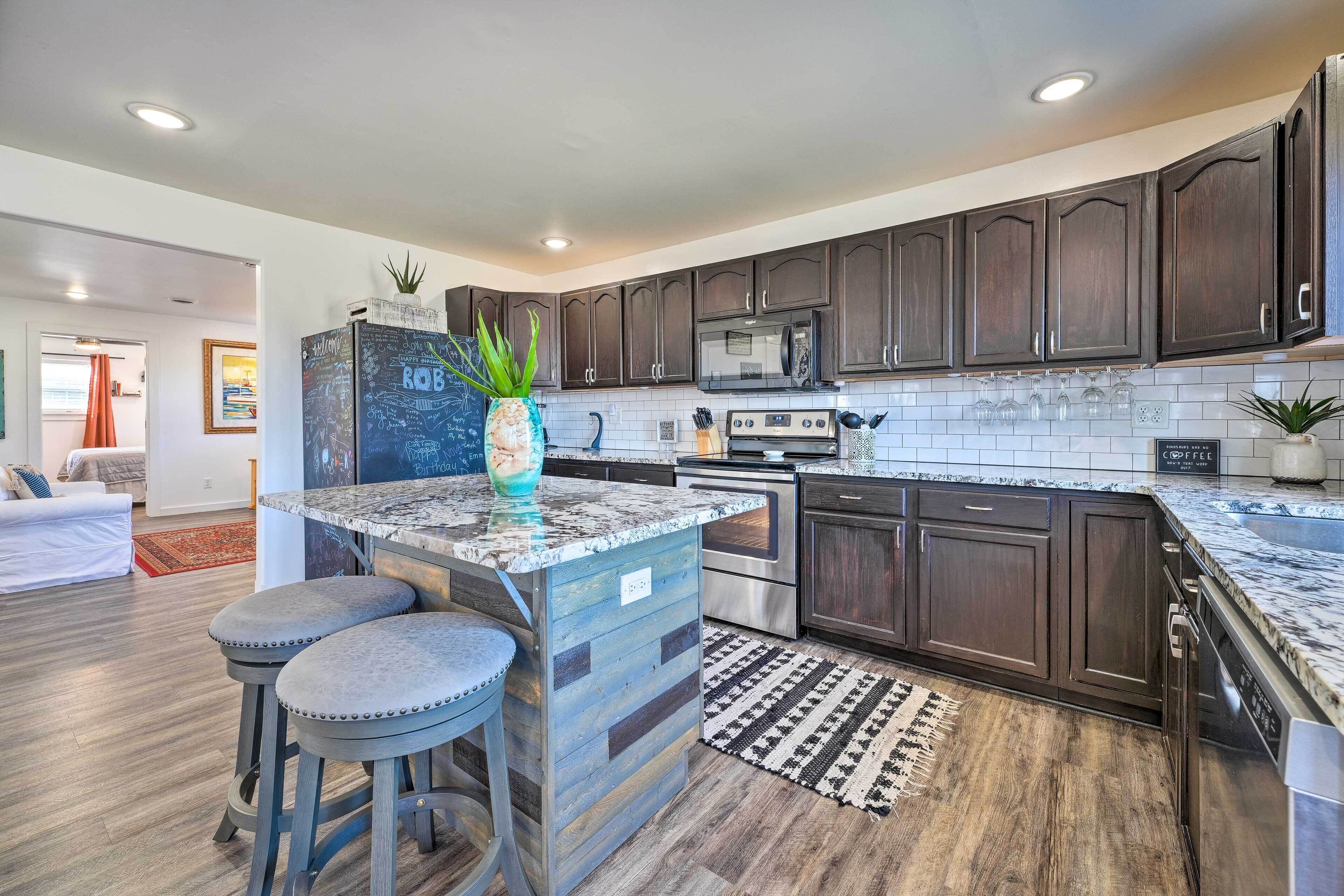 Fridge, microwave, stovetop, dishwasher