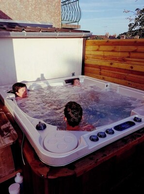 Outdoor spa tub - House 200 metres from the beach, PMR, Jaccuzzi (Crozon)