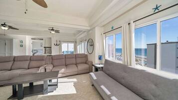 Smart TV, pebolim, escritórios