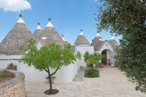 Trulli in Itria Valley with Infinity Pool