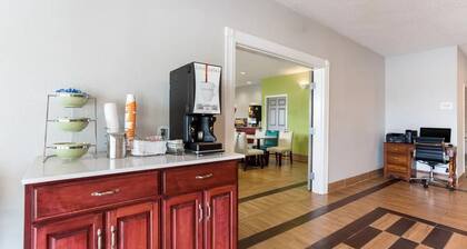 Quality Inn & Suites Ferdinand