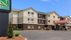 A multi-story hotel with a sign for Quality Inn & Suites, a covered entrance, and a parking lot. - Quality Inn & Suites Ferdinand (Ferdinand)