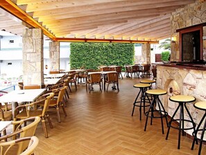 屋外ダイニングエリア