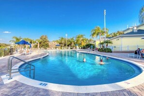 Outdoor pool, a heated pool - Cozy 3 Bedroom condo near Disney Parks! (Davenport)