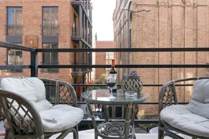 Outdoor dining - Old Tbilisi City Center 2 BR 2 Bathroom Apartment (T'bilisi)