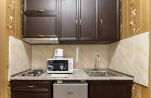 Kühlschrank, Mikrowelle, Gefrierschrank